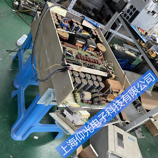 �S������(gu��)AE���l�ԴRF Generator��Ҋ(ji��n)���ϾS��